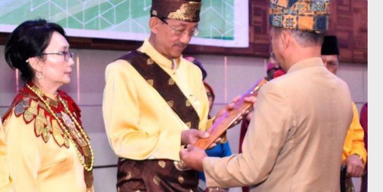 Pemberian Gelar Adat Kepada Hadi Pandunata Cederai Adat Dan Budaya