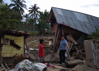 Peduli Bencana, Amalia Salurkan Bantuan Kepada Korban Banjir di Bolmut
