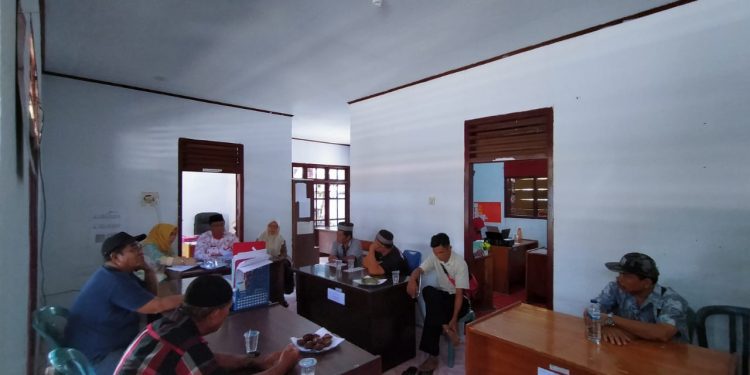 Disperindagkop Gelar Rapat Evaluasi dengan Security dan Mandor Pasar