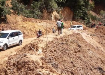 Jalan Tertimbun Longsor di Bolmut Sudah Bisa Dilewati