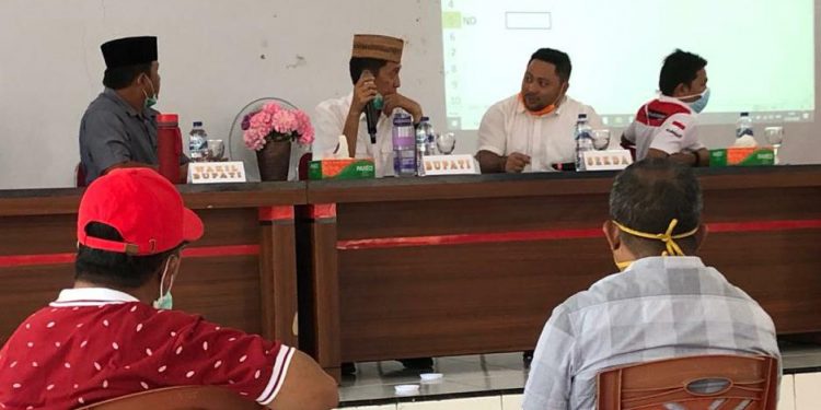 Usai Penyemprotan Disinfektan Serentak, Kamaru Geser Anggaran Untuk Persediaan Sembako