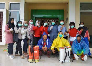 Puskesmas Biontong Lakukan Penyemprotan Pencegahan Covid-19