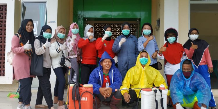 Puskesmas Biontong Lakukan Penyemprotan Pencegahan Covid-19