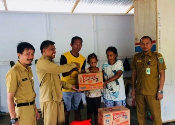 Dinsos Bolmong Salurkan Bantuan Korban Kebakaran di Desa Pindol