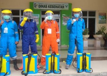 Dinkes Bolmut Lakukan Penyemprotan Disinfektan di 9 Titik