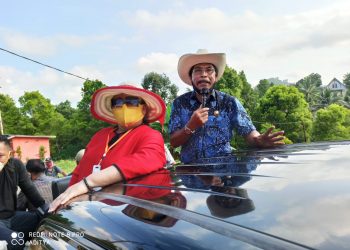 Didampingi Istri Tercinta, Eyang Terus Sosialisasi Pencegahan Covid-19