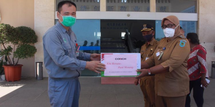 Peduli Masyarakat Lingkar Tambang, PT CONCH Salurkan 2000 Masker dan 30 Unit Alat Pengukur Suhu Tubuh