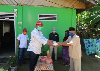 Hari ke 2 Salurkan Bantuan Dampak Covid-19, Wabup Bolsel Tambah Bonus Ikan Laut