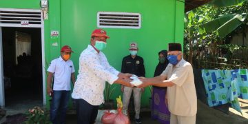 Hari ke 2 Salurkan Bantuan Dampak Covid-19, Wabup Bolsel Tambah Bonus Ikan Laut