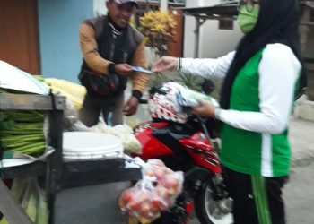 Cegah Covid-19, Fatayat NU Kotamobagu Bagikan Masker Gratis