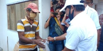 Begitu Dicintai Masyarakat, Eyang Terima Pujian Dan Doa Saat Menyalurkan Sembako