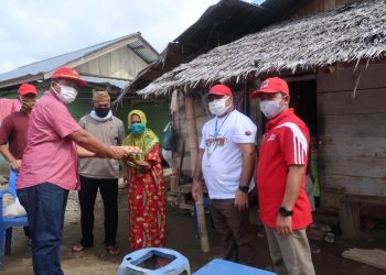 Wabup Bolsel Salurkan Bantuan Data Tambahan Penerima Sembako