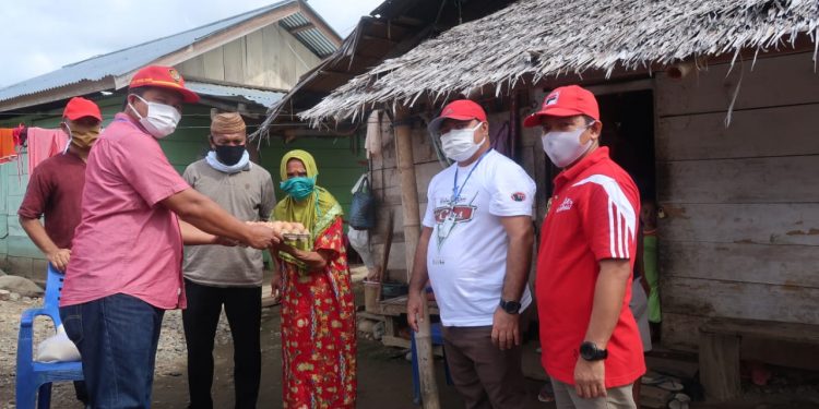 Wabup Bolsel Salurkan Bantuan Data Tambahan Penerima Sembako