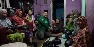 Ringankan Beban Lansia, LPP PKB Kotamobagu Berbagi Sembako