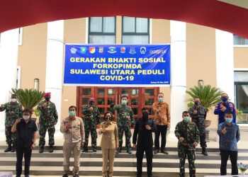 Forkopimda Sulut  Bagikan Bantuan  Sembako Kepada Warga Pesisir Bolmong