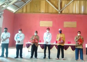 Bupati Bolsel Salurkan Bantuan Untuk Imam Masjid dan Pimpinan Jamaat