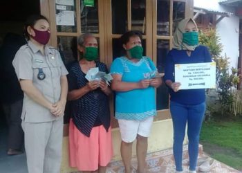 Tiga Lansia Berstatus Janda Dapat Bantuan Kemensos RI