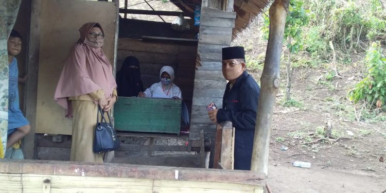 Pelaksanaan UASBN, Kepsek SDN II Tolondadu Kunjungi Siswa di Rumah