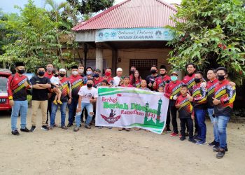 Kompak, MAX Republik Kotamobagu Bagi Takjil, dan Santuni Anak Yatim