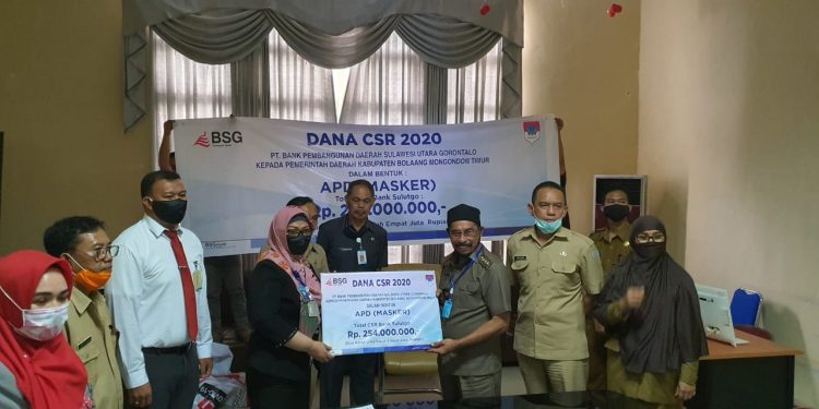 Cegah Covid-19, Bank SulutGo Cabang Tutuyan Serahkan Bantuan APD Dan CSR Ke Pemda Boltim