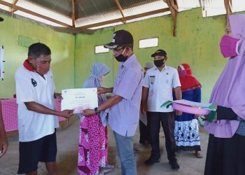 Camat Helumo Hadiri Penyaluran BLT DD di Desa Transpatoa