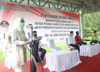 Pemkab Bolmong Salurkan Bantuan kepada Imam dan Pegawai Syar’i di 15 Kecamatan
