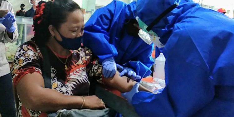 Puluhan Pedagang Pasar 23 Maret Lakukan Rapid Test