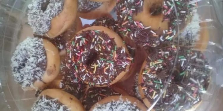 Kue Donat Lezat Mama Nay, Raup Keuntungan Hingga Ratusan Ribu Tiap Hari