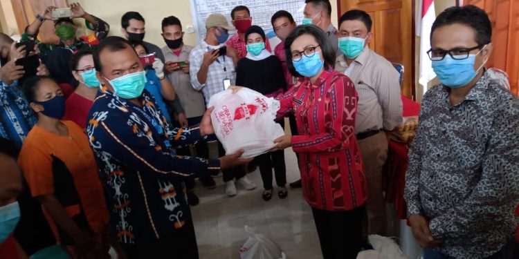 Pemkab Bolmong Salurkan Bantuan Tahap Kedua di Kecamatan Dumoga Raya