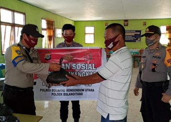 Warga Bolmut Apresiasi Polri Salurkan Bansos Terdampak Covid-19