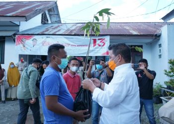 Nayodo Salurkan Bantuan Bibit Durian Jenis Musang King 