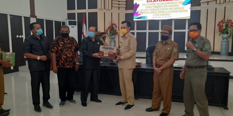 DPRD Bolmut Serahkan Bantuan Bagi Korban Banjir di Kota Gorontalo