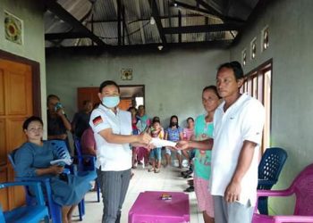 Pemdes dan Warga Desa Pangian Kumpulkan Bantuan untuk Korban Kebakaran