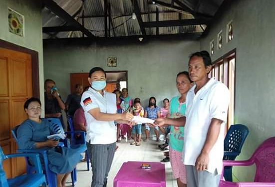 Pemdes dan Warga Desa Pangian Kumpulkan Bantuan untuk Korban Kebakaran