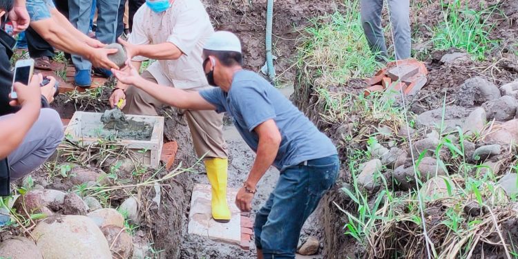 Nayodo Letakan Batu Pertama Pembangunan Masjid Hasan Umar
