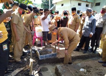 Kamaru Letakan Batu Pertama Pembangunan YPBA MTs Fastabiqul Khairat Pinolantungan