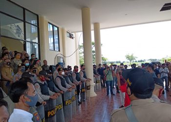 Ratusan Penambang Dari Bakan, Demo DPRD Bolmong