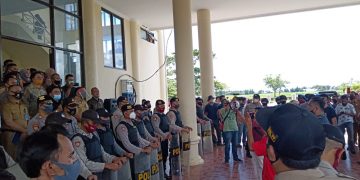 Ratusan Penambang Dari Bakan, Demo DPRD Bolmong