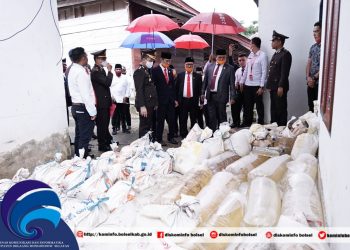 HUT Bhayangkara ke-74, Iskandar Kamaru Bersama Polres Bolsel Musnahkan Miras