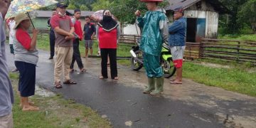 Camat Helumo Dampingi Bupati Bolsel Tinjau Banjir