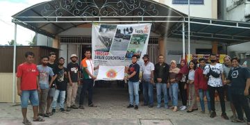 Bersama Pemuda, Pemdes Biontong Satu Salurkan Bantuan Korban Banjir di Gorontalo