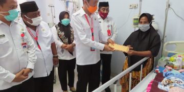 Prihatin, Iskandar Kamaru Beri Bantuan Bagi Balita Terkena Kanker Hati