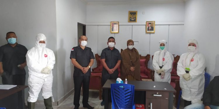 Seluruh Jajaran Bawaslu Bolsel Jalani Rapid Test