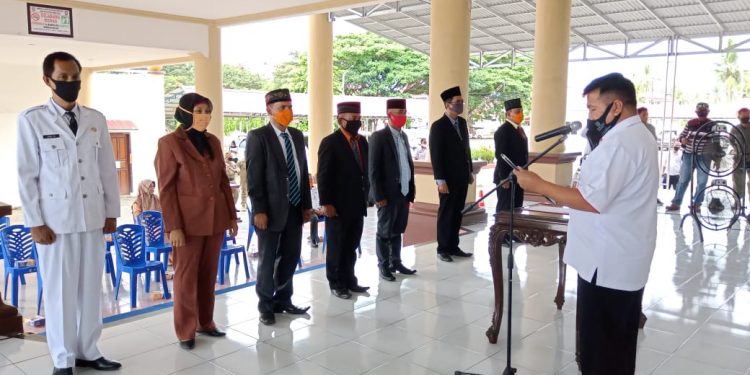 Mewakili Bupati Bolmong, Asisten III Lantik Sejumlah Pejabat Struktural