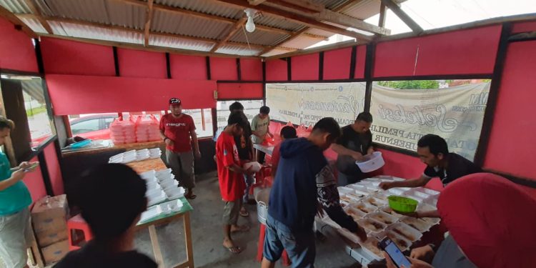 Gempar Bolsel Adakan Dapur Umum Bantu Korban Banjir