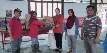 Ketua Tim Penggerak PKK Bolsel Turun Langsung Bantu Korban Banjir