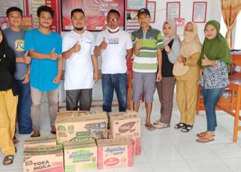 Pengurus Karang Taruna Tolondadu 2 Bantu Korban Banjir