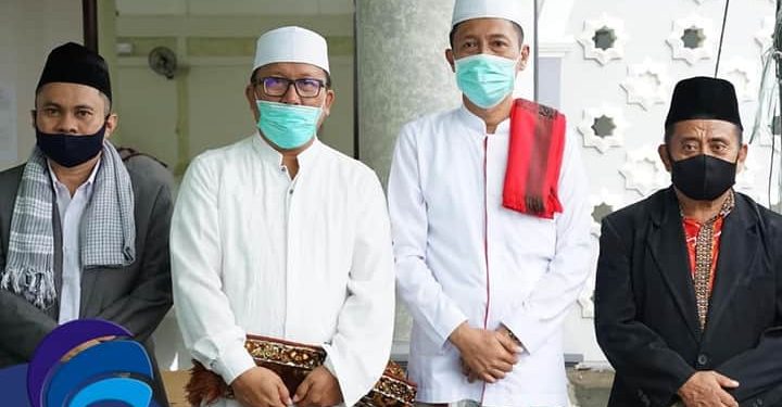 Patuhi Protokol Covid-19, Bupati Bolsel dan Warga Laksanakan Sholat Idul Adha