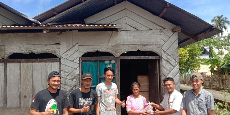 Generasi Muda Molibagu Bagikan Daging Kurban