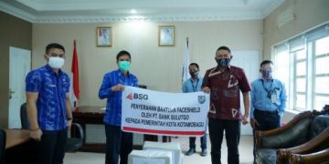 Bank SulutGo Beri 2000 Face Shield ke Pemkot Kotamobagu.
